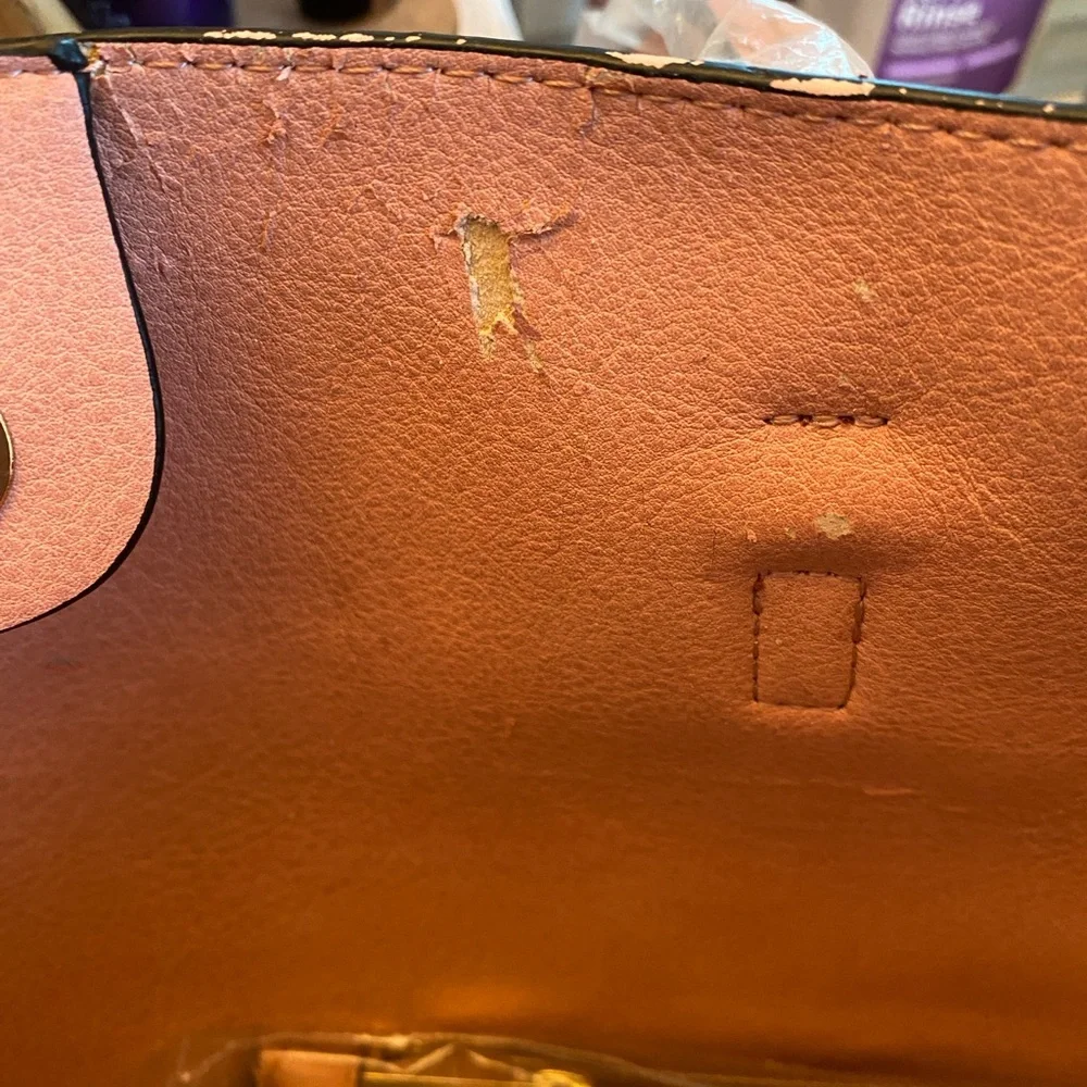 De Vesti Blush Croc-Embossed Tote and Pouch Set - Picture 5 of 7